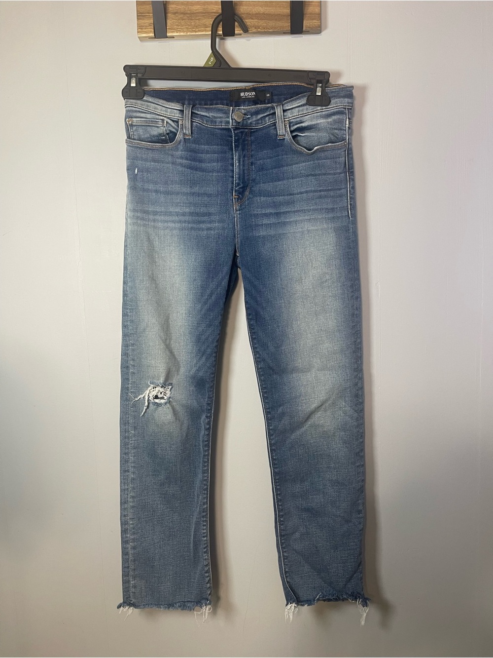 Hudson Nico Jeans Med Wash Distressed Raw Hem Straight Leg Mid Rise Womens Sz 29